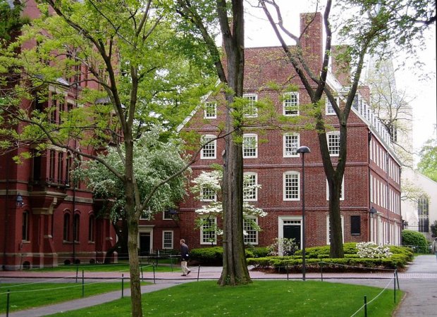 Khuôn viên trường Đại học Harvard, một trong những trường đại học danh giá nhất thế giới.