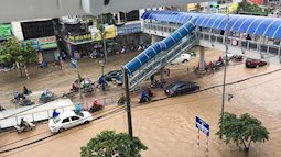 Phố thành sông, Hà Nội ngập nặng sau cơn mưa cả đêm