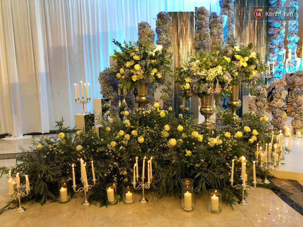 Cận cảnh không gian tiệc cưới ngập tràn hoa tươi nơi diễn ra hôn lễ của Tú Anh và vị hôn phu - Ảnh 1.