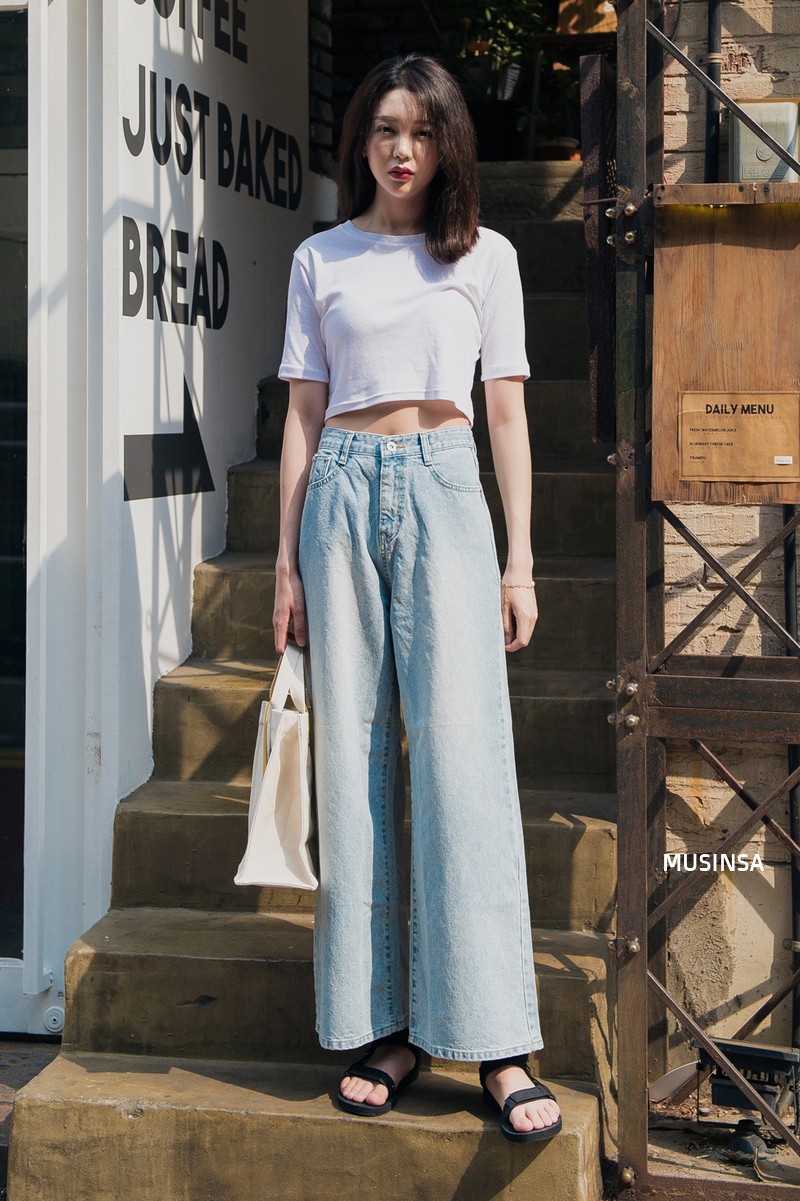 Street style ngập tràn áo phông đẹp rụng rời của giới trẻ Hàn tuần qua chứng minh đây luôn là item số 1 của mùa hè - Ảnh 11.