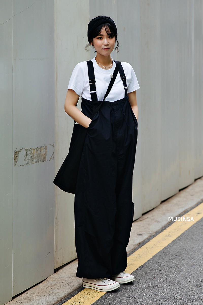 Street style ngập tràn áo phông đẹp rụng rời của giới trẻ Hàn tuần qua chứng minh đây luôn là item số 1 của mùa hè - Ảnh 6.