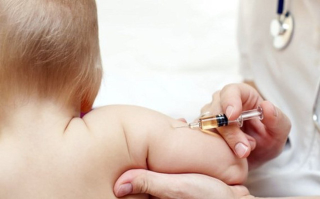 Cần tiêm vaccine viêm gan B ngay khi trẻ được sinh ra. Ảnh minh họa