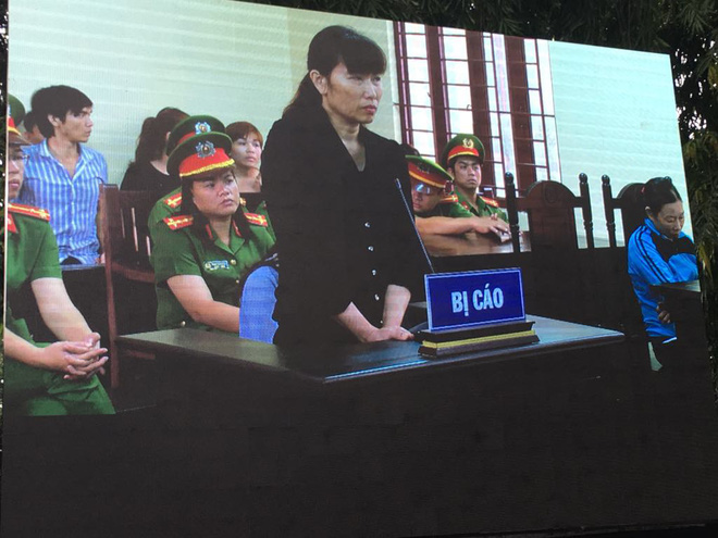 Chủ cơ sở Mầm Xanh bạo hành hàng chục cháu bé ở Sài Gòn bị tuyên án 3 năm tù, 2 bảo mẫu được hưởng án treo - Ảnh 2.