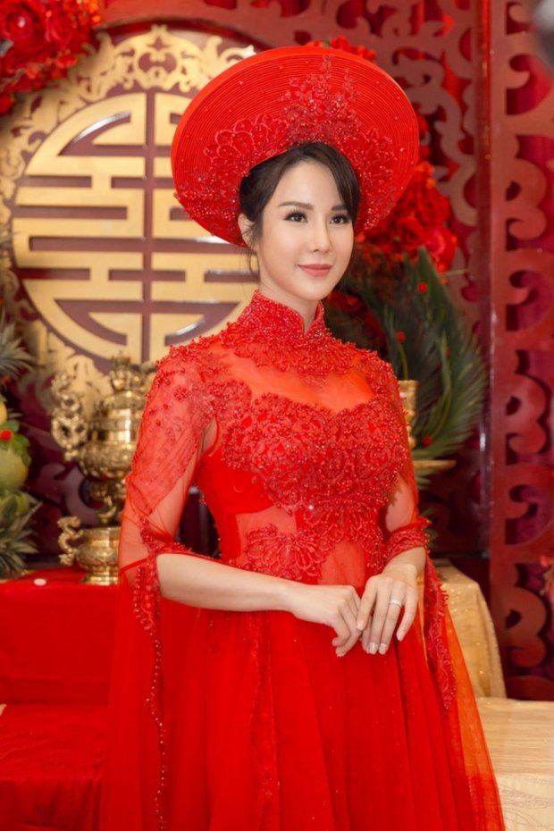 Lộ vòng hai to bất thường trong ngày cưới, loạt mỹ nhân Việt vướng nghi vấn mang thai