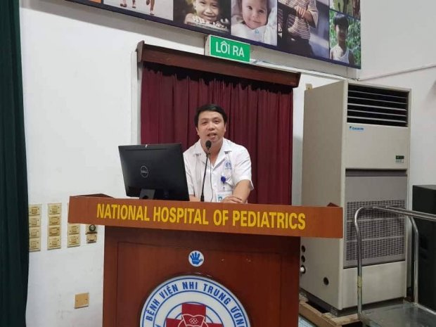 Bác sĩ Phạm Ngọc Toàn, khoa Cấp cứu chống độc (Bệnh viện Nhi Trung ương) thông tin về trường hợp bị hóc hạt nhãn.
