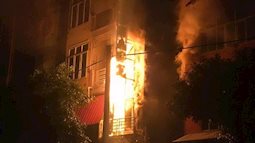 Hà Nội: Cháy lớn tại quán karaoke 5 tầng trong đêm