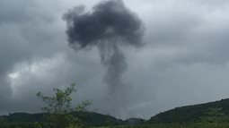 Tin nóng: Rơi máy bay quân sự trên đồi, sát khu vực dân cư tại Nghệ An