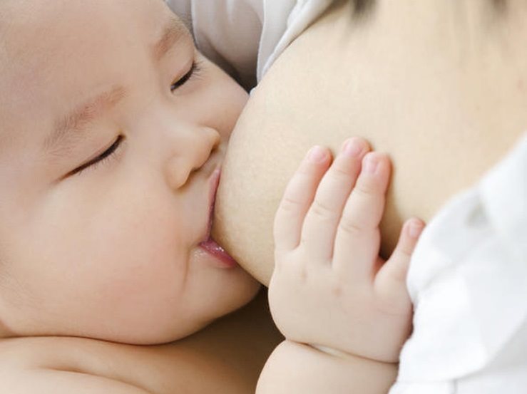 Trẻ cần được bú sữa mẹ trong suốt 6 tháng đầu tiên hình ảnh