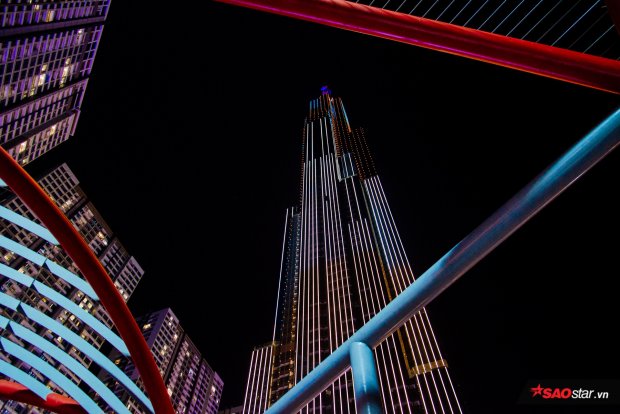 Landmark có chiều cao kỷ lục 461,3m, thuộc top những tòa nhà cao nhất thế giới.