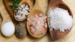 Bạn có biết để tốt cho sức khỏe nên dùng loại muối nào để nấu ăn?