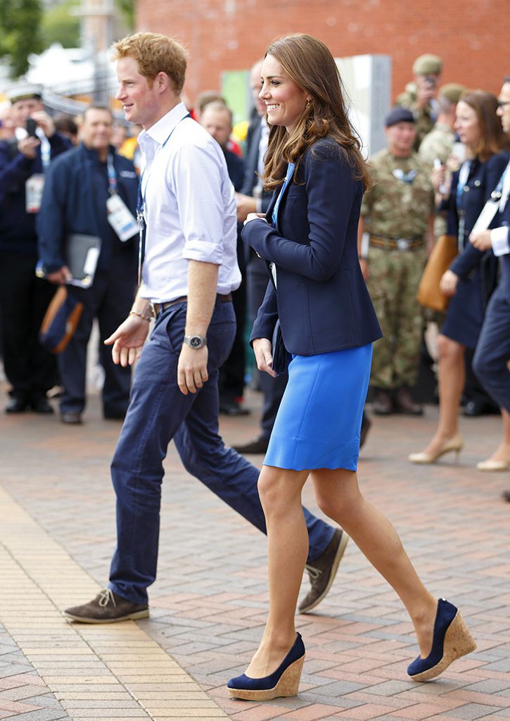 Chỉ cần Nữ hoàng Anh có mặt, công nương Kate Middleton sẽ không bao giờ đi kiểu giày này - Ảnh 3.