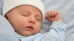 Chữa chứng hay giật mình khi ngủ ở trẻ sơ sinh