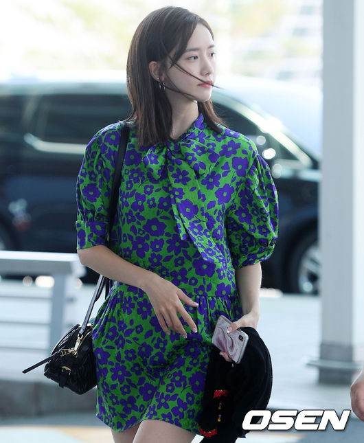 CL, Park Min Young, Yoona: Màn đọ sắc ở sân bay gây tranh cãi - Ảnh 20.