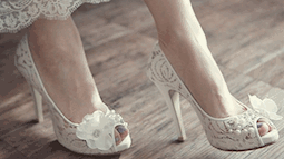 Để có đôi giày cưới hoàn hảo, cô dâu nhất định không thể bỏ qua những gạch đầu dòng này!