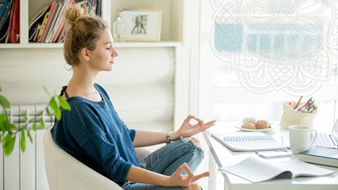Tư thế yoga cực tốt cho dân văn phòng