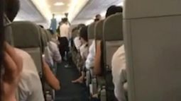 Máy bay Vietnam Airlines rung lắc khiến hành khách hoảng loạn
