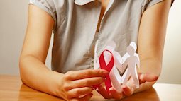 Quan hệ với người nhiễm HIV, những điều bạn cần phải làm là gì?