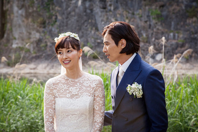 Ngày 30.5.2015, cả hai làm đám cưới bí mật ở một con đường nhỏ giữa cánh đồng lúa mạch vắng vẻ thuộc tỉnh Gangwon - quê nhà của Won Bin.