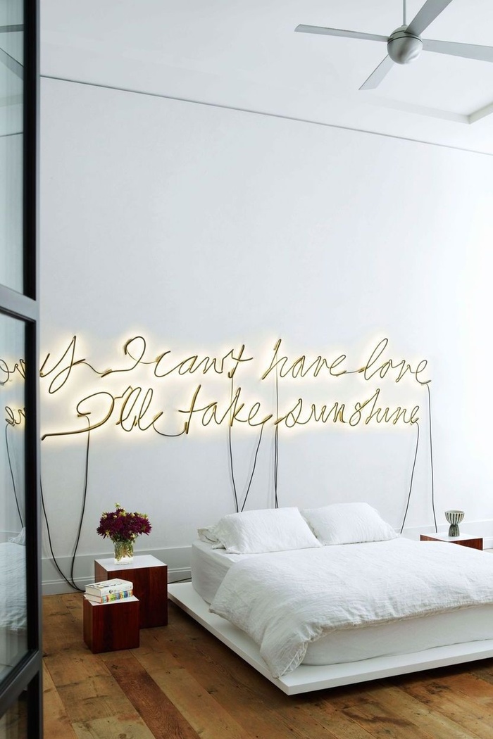 Phòng ngủ đơn điệu bỗng ngập tràn lãng mạn với những mẫu đèn mới lạ