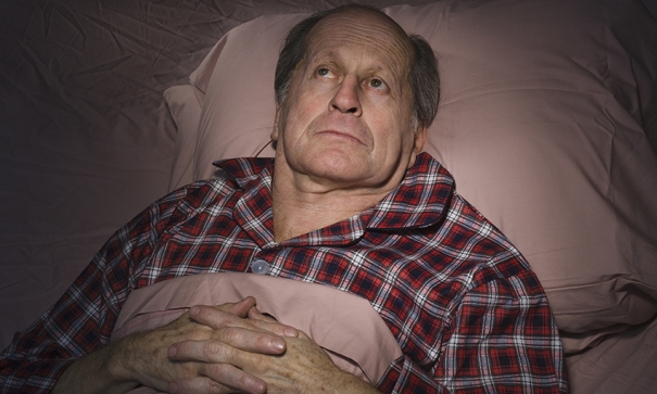 Chứng mất ngủ thường tăng dần theo độ tuổi. Càng về già càng khó có được giấc ngủ ngon.