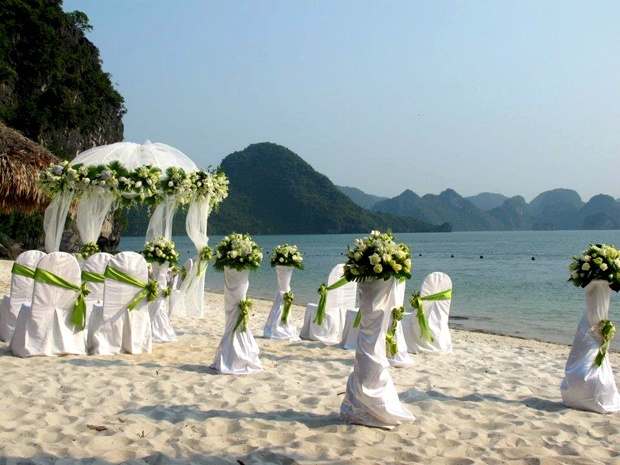Trường Giang - Nhã Phương chuẩn bị đính hôn tại bãi biển Đà Nẵng, còn bạn có thể lựa chọn những bãi biển đẹp chẳng kém để tổ chức hôn lễ đời mình