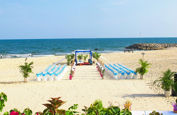 Trường Giang - Nhã Phương chuẩn bị đính hôn tại bãi biển Đà Nẵng, còn bạn có thể lựa chọn những bãi biển đẹp chẳng kém để tổ chức hôn lễ đời mình
