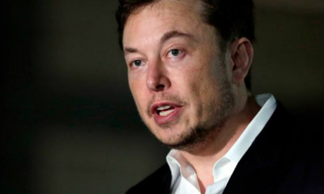 Elon Musk làm việc hơn 17 tiếng mỗi ngày. Ảnh: CNN.