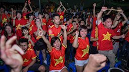 Mừng chiến thắng của đội tuyển Olympic Việt Nam, hàng nghìn cổ động viên đi bão xuyên đêm