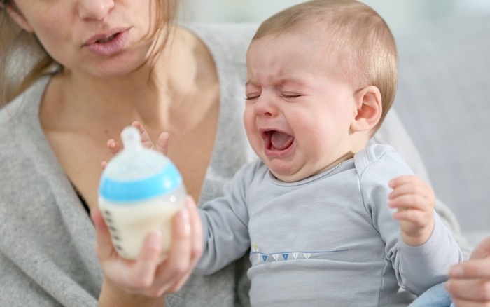 Nuôi con khỏe mạnh: Làm sao cải thiện khi trẻ không thích uống nước?