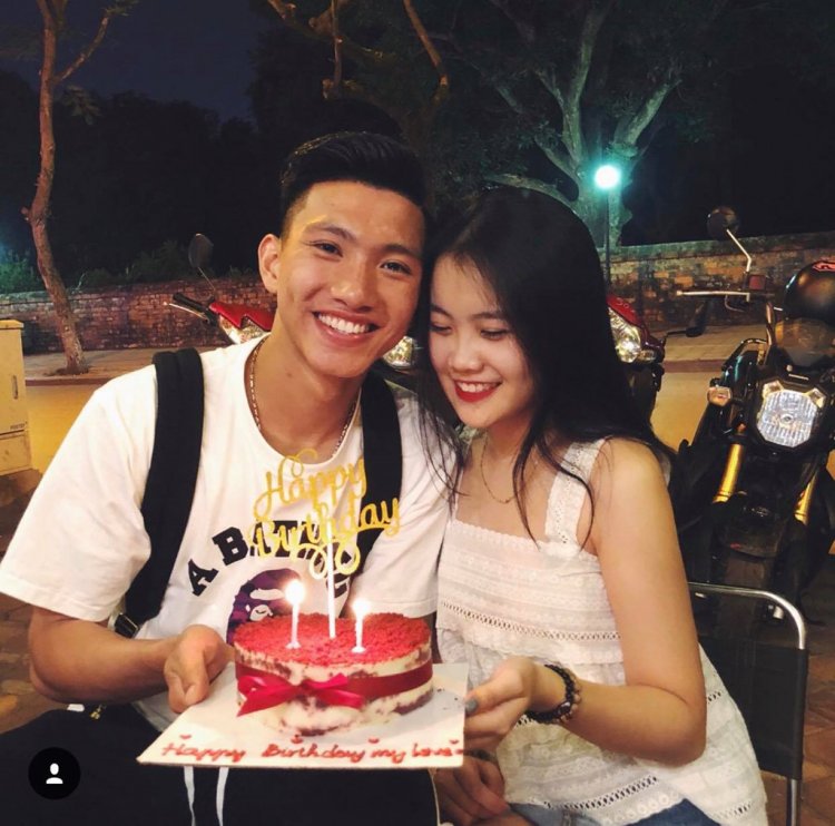 Bạn gái của Đoàn Văn Hậu là Nguyễn Hoàng Anh, cùng sinh năm 1999, có nickname Hoàng Anh Ốc. Cả hai công khai tình cảm vào ngày sinh nhật (19/4) của Văn Hậu.