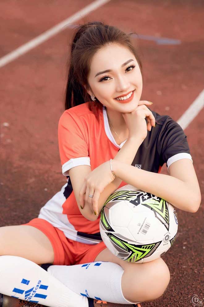 Ngọc Nữ cũng thường xuyên cổ vũ các cầu thủ U23 Việt Nam thi đấu tại giải ASIAD năm nay.