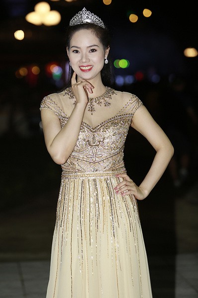 Mai Phương trong đêm Gala 30 năm Hoa hậu Việt Nam.