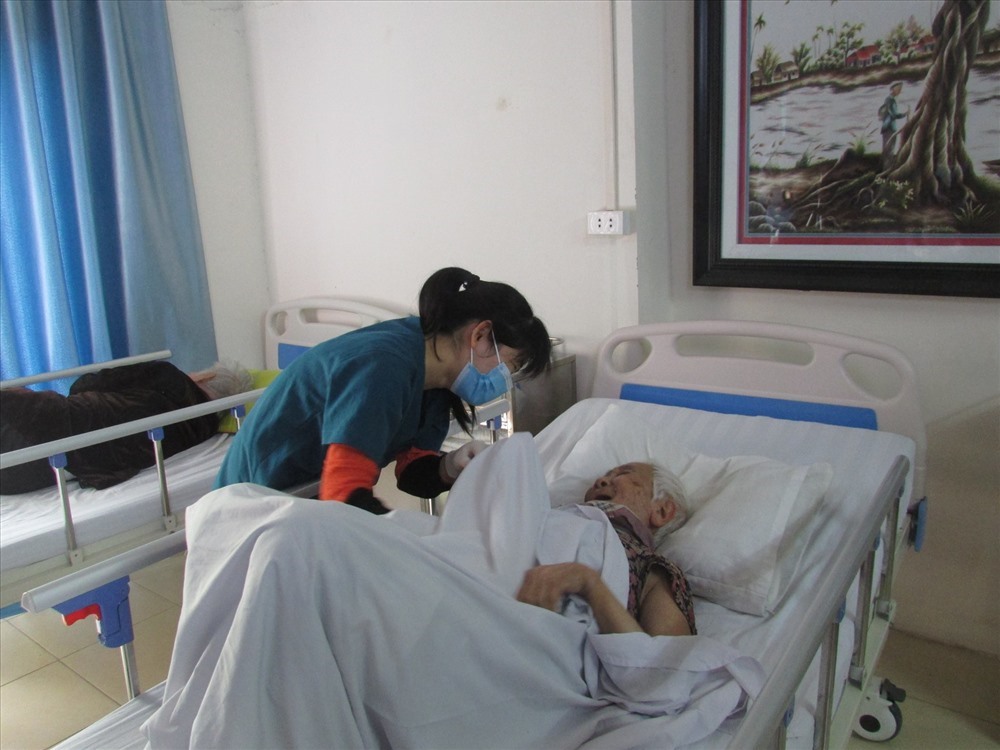 Các cụ được chăm sóc tận tình ở viện dưỡng lão tại Hà Nội (Ảnh: Linh Trang)