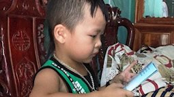 Kỳ lạ bé trai 5 tuổi ở Hà Tĩnh sinh ra đã nói tiếng anh vanh vách