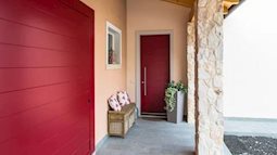 Chọn màu cửa cho căn nhà bạn thêm phần quyến rũ