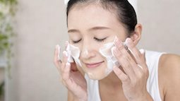 Rửa mặt đúng cách vào mùa đông để  giúp da căng mọng sức sống