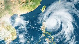 Siêu bão cấp 16 đang tiến vào biển Đông với tốc độ cực mạnh, cha mẹ lưu ý