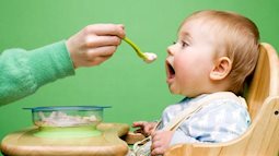 Trẻ ăn nhiều nhưng mãi không tăng cân, lý do nằm ở cách kết hợp thực phẩm của mẹ