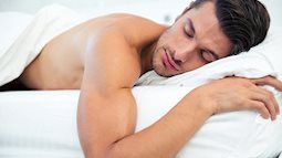 "Bóc trần" lợi ích thực sự của ngủ khỏa thân