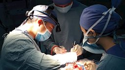 Bé gái ở Huế bị dính bản sọ bẩm sinh  đã được phẫu thuật, hồi sinh sự sống