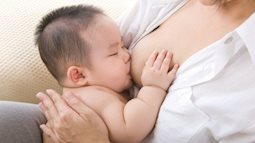 Dấu  hiệu cho thấy bé sơ sinh đã ăn “quá tải” so với cơ thể