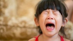 Đừng “làm ngơ” nếu con có những biểu hiện sau trong cuộc sống