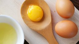 Sự thật ít người biết : trứng gà "chạy bộ" không bổ hơn trứng gà nuôi công nghiệp