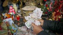Rải tiền lẻ khi đi lễ chùa nên hay không?