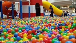 Chơi nhà banh, bé dị ứng suýt chết