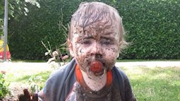 Mẹ nên cho con nghịch bẩn thật nhiều vì 5 lý do này