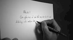 Bức ảnh 2 bé trai khóc bên người mẹ lay động cộng đồng mạng