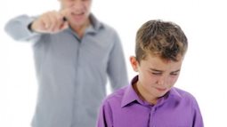 4 sai lầm các ông bố thường mắc phải khi dạy con