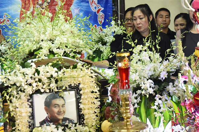 Sao Việt khóc nghẹn khi Thanh Bạch đọc điếu văn ở lễ động quan cố NS Anh Vũ - Ảnh 12