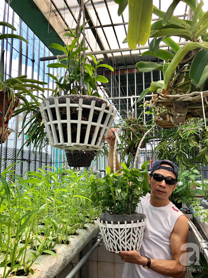 Khu vườn sân thượng xanh mướt rau sạch của người đàn ông chăm chỉ trồng cho gia đình ở Sài Gòn - Ảnh 1.